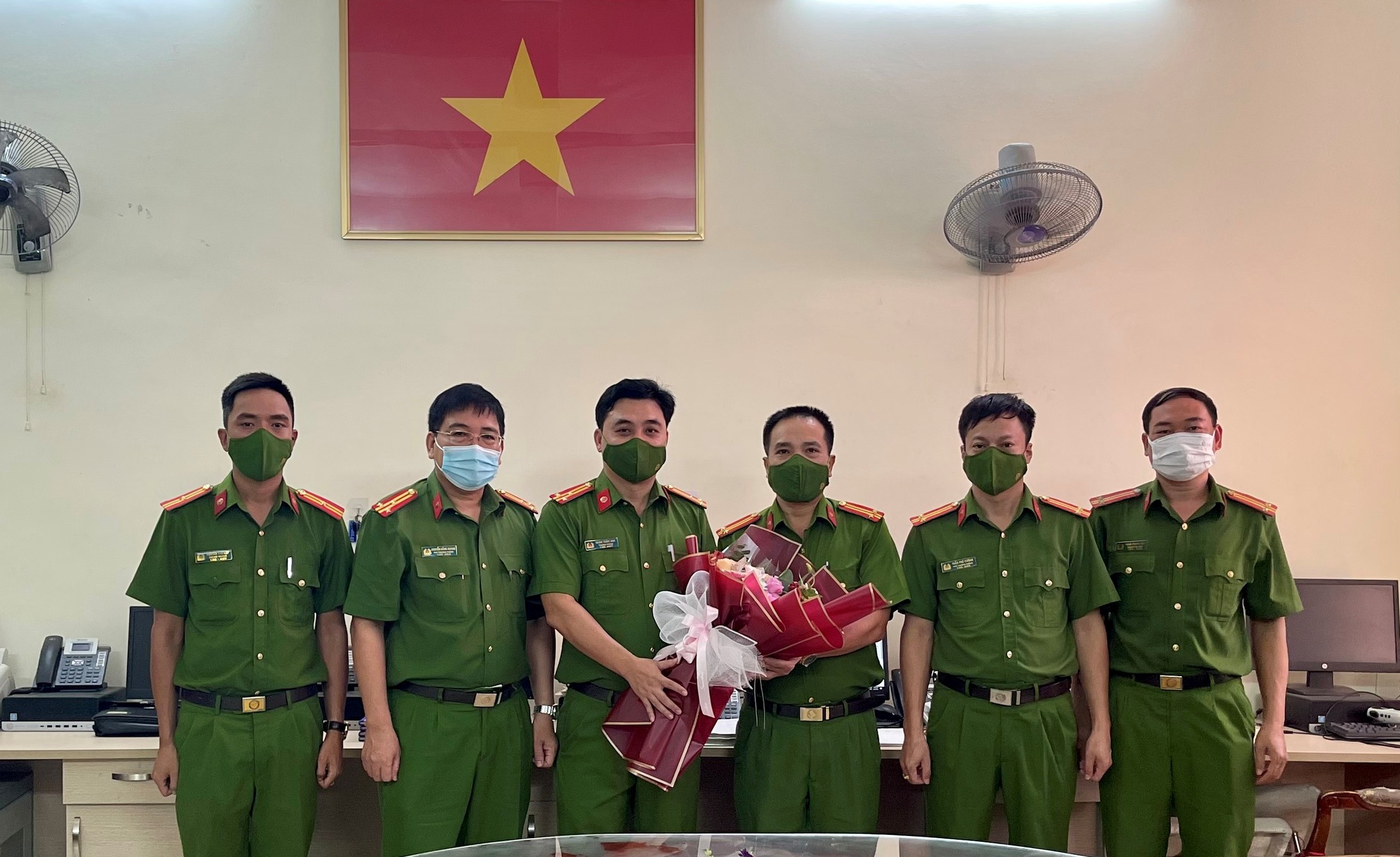 Phòng Cảnh sát QLHC về TTXH: Thăm, chúc mừng Đội Cảnh sát 113 nhân kỷ niệm 20 năm Ngày thành lập lực lượng